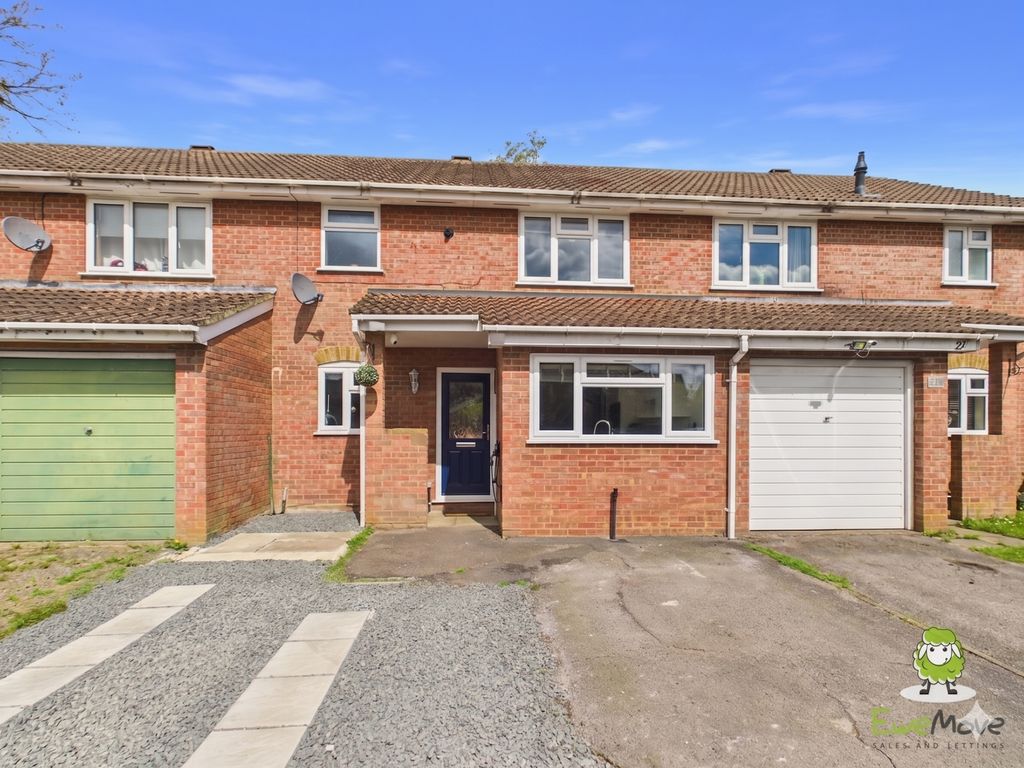 Property photo 1 of 19 Ewemove Estate Agents Basingstoke - 26 Martins Woo