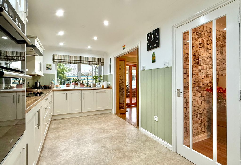 Property photo 2 of 30