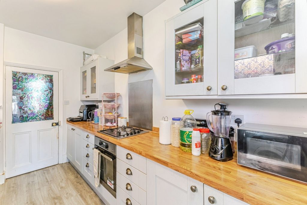 Property photo 2 of 17 Kitchen