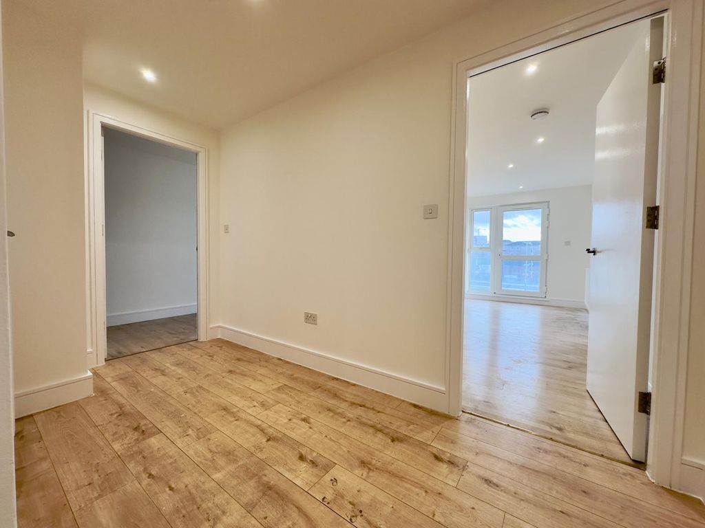 Property photo 2 of 12 Hallway