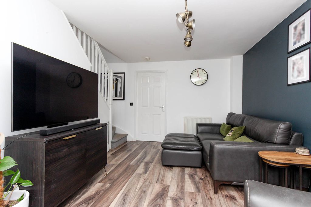Property photo 2 of 13 Lounge