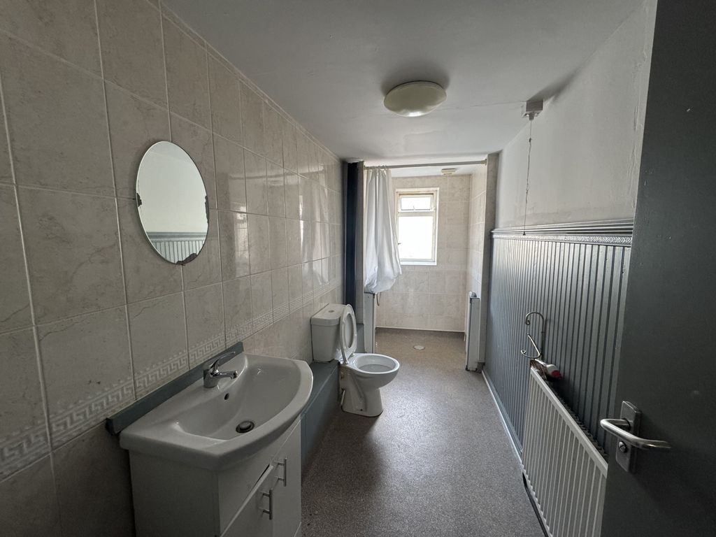 Property photo 2 of 42