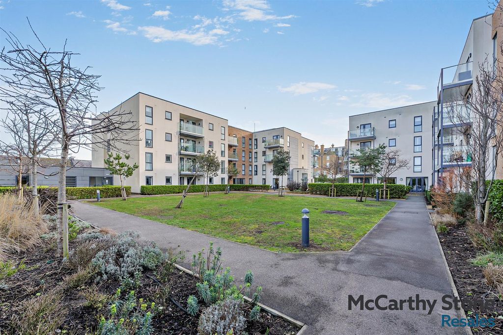 Property photo 1 of 20 8676863-Exterior03-800.Jpg