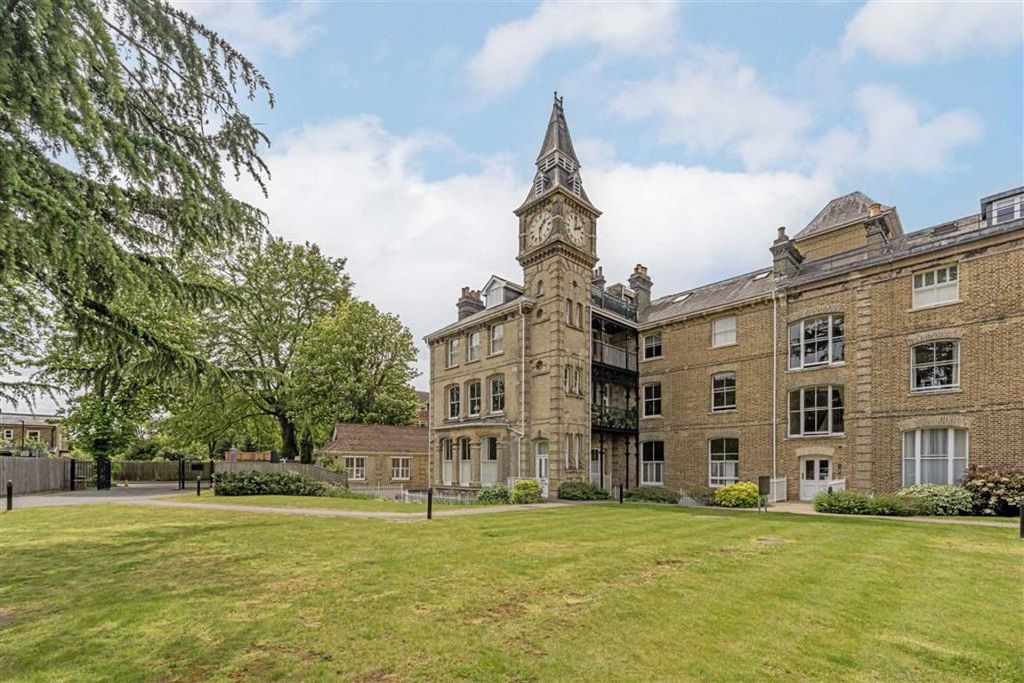 Property photo 1 of 12