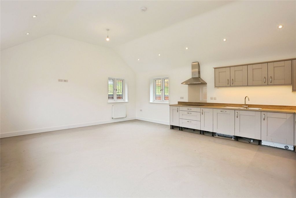 Property photo 3 of 16 Picture No. 10