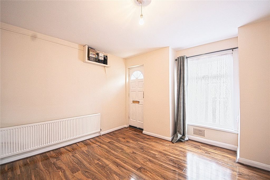 Property photo 2 of 18 Picture No. 01