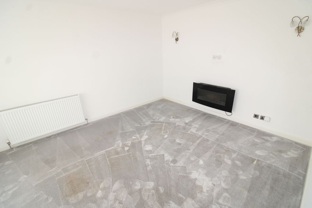 Property photo 3 of 10 Lounge 2