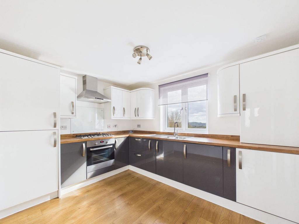 Property photo 3 of 18 Dining Kitchen