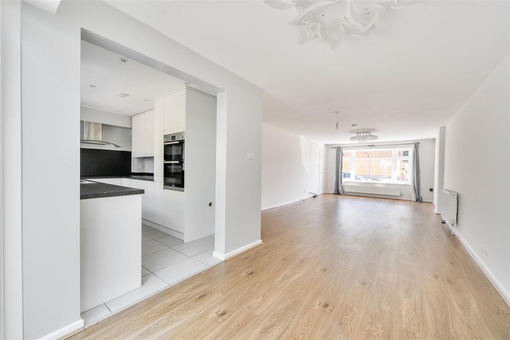 Property photo 2 of 22 1458846-17-6A02Fc3B9Ae99.Jpg
