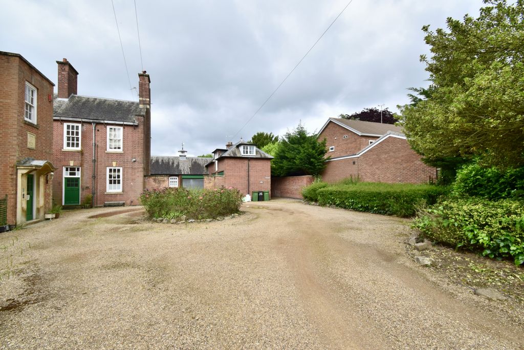 Property photo 1 of 10 Glebe Cottage, Glebe Mount, Oadby, Leicester, Leicestershire, Le2 2Ld
