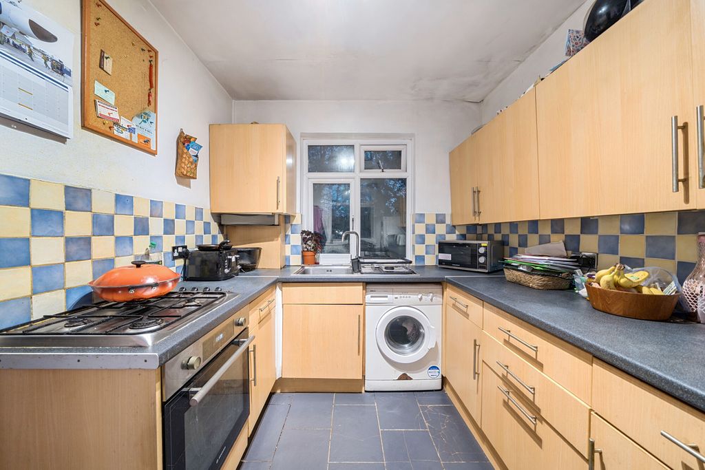 Property photo 2 of 13 1382392-16-6920A7...