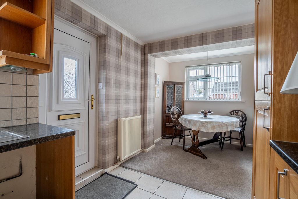 Property photo 3 of 10 Dining Room