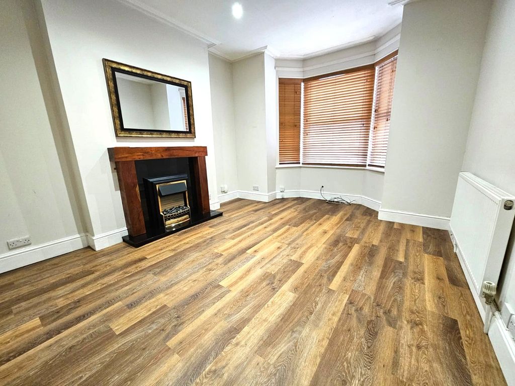 Property photo 2 of 8 Picture No. 07