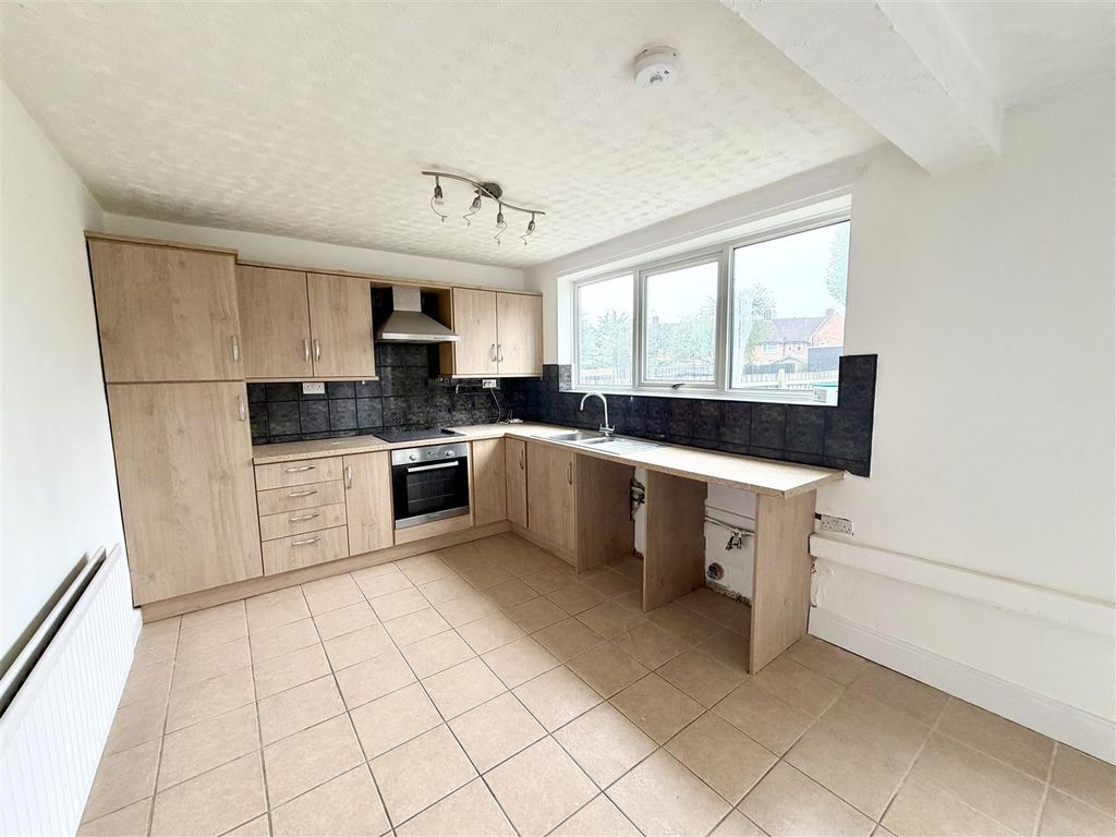 Property photo 3 of 9 Kitchen