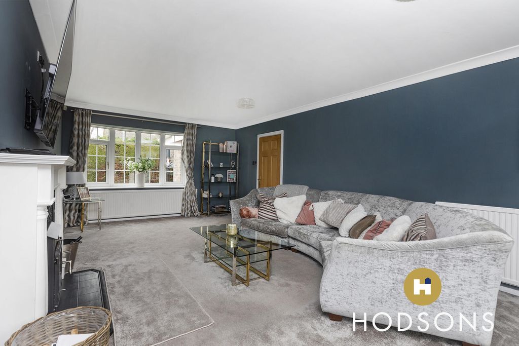 Property photo 3 of 27 Living Room