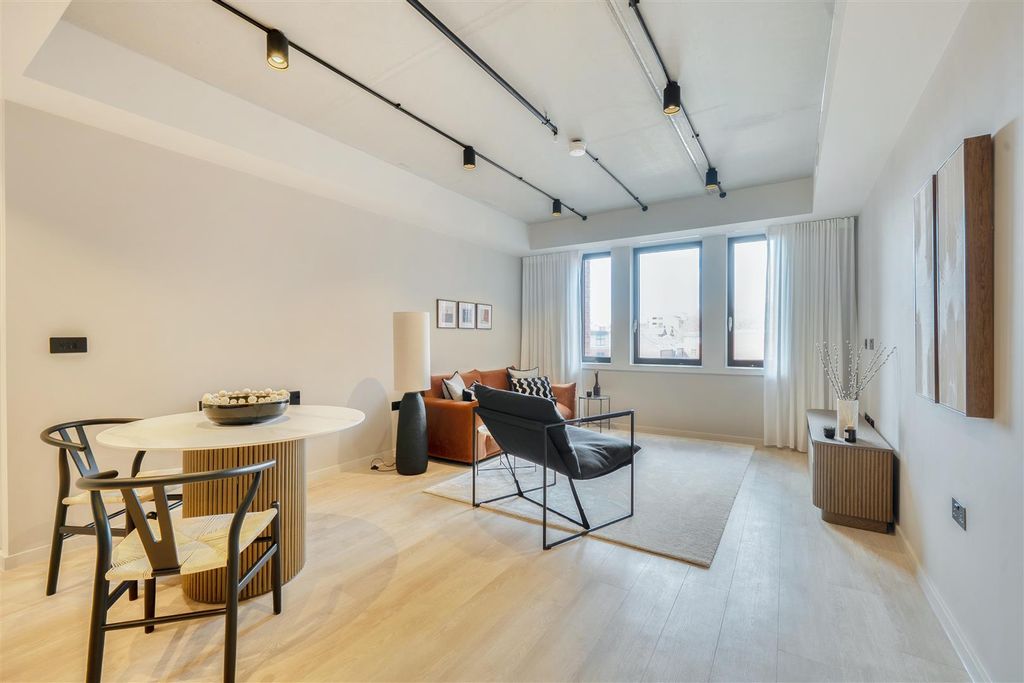 Property photo 3 of 20 1446255-4-69Dce0483E355.Jpg