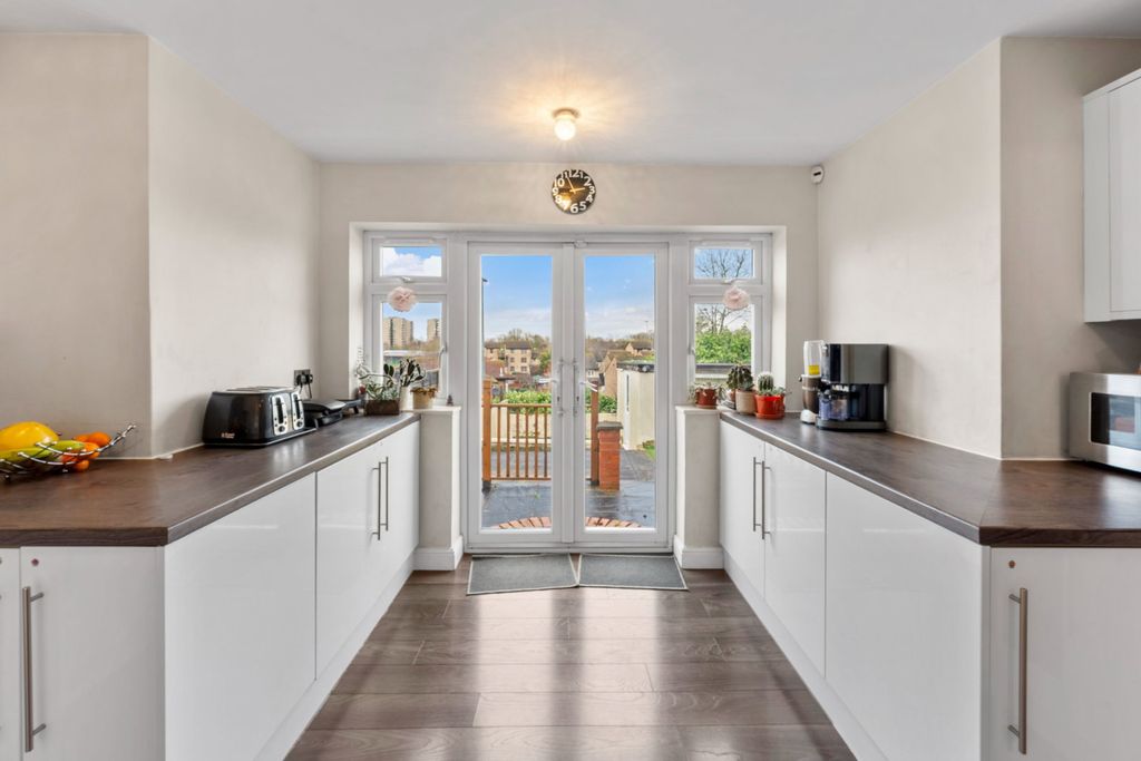Property photo 1 of 33