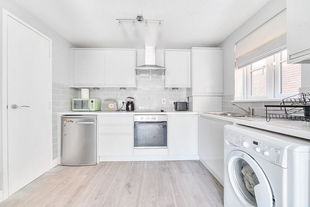 Property photo 3 of 13 Kitchen