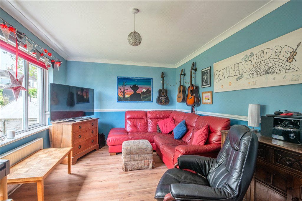 Property photo 3 of 17 Lounge