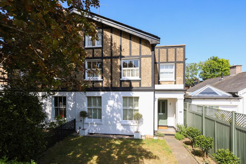 5 bed semi-detached house for salePalace Road, East Molesey, Surrey KT8