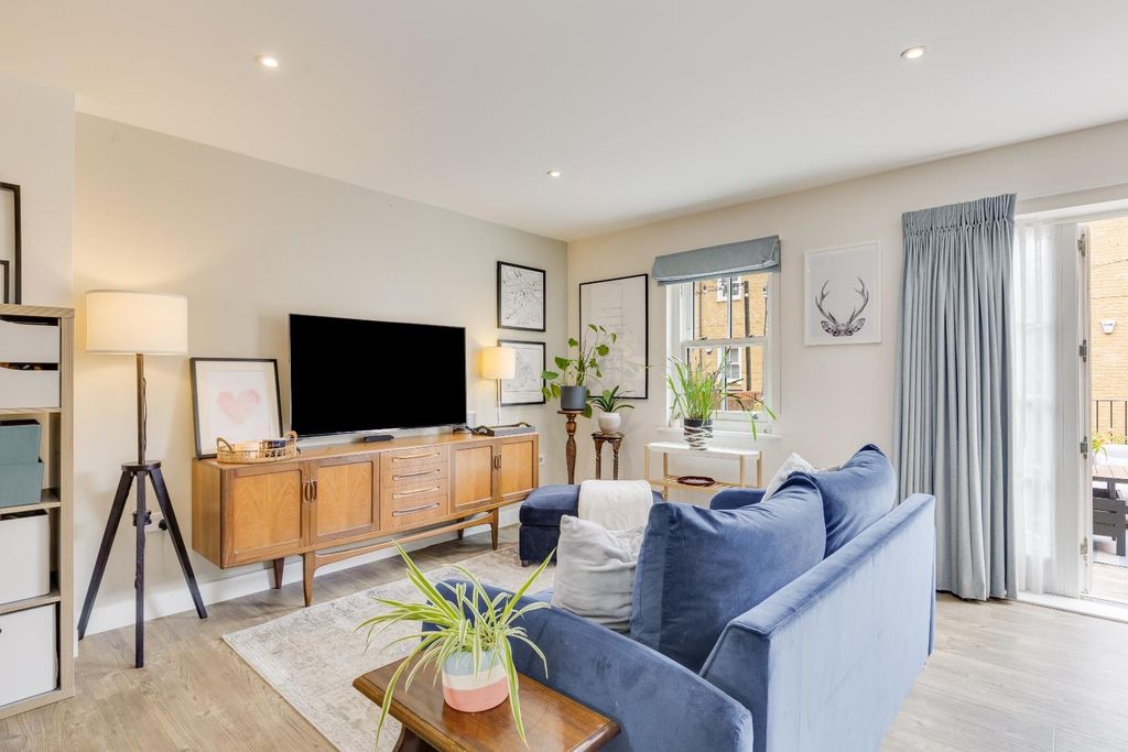 Property photo 3 of 43 Railway Street 97-31.Jpg