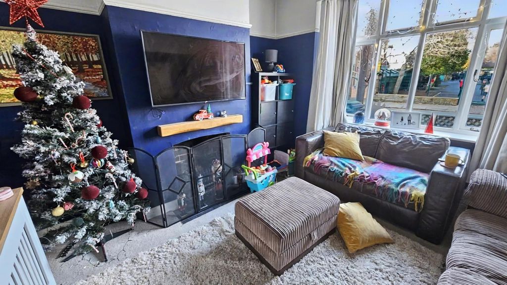 Property photo 2 of 12