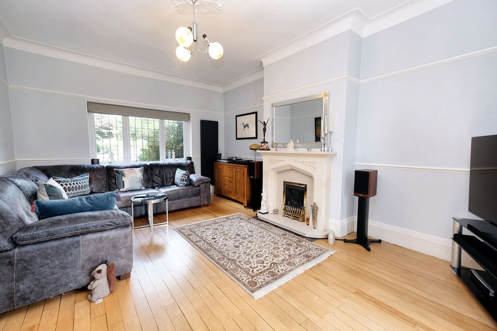 Property photo 3 of 27