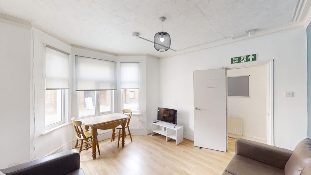 Property photo 2 of 11 Photo