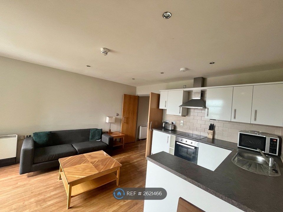 Property photo 3 of 11 Kitchen / Living Area