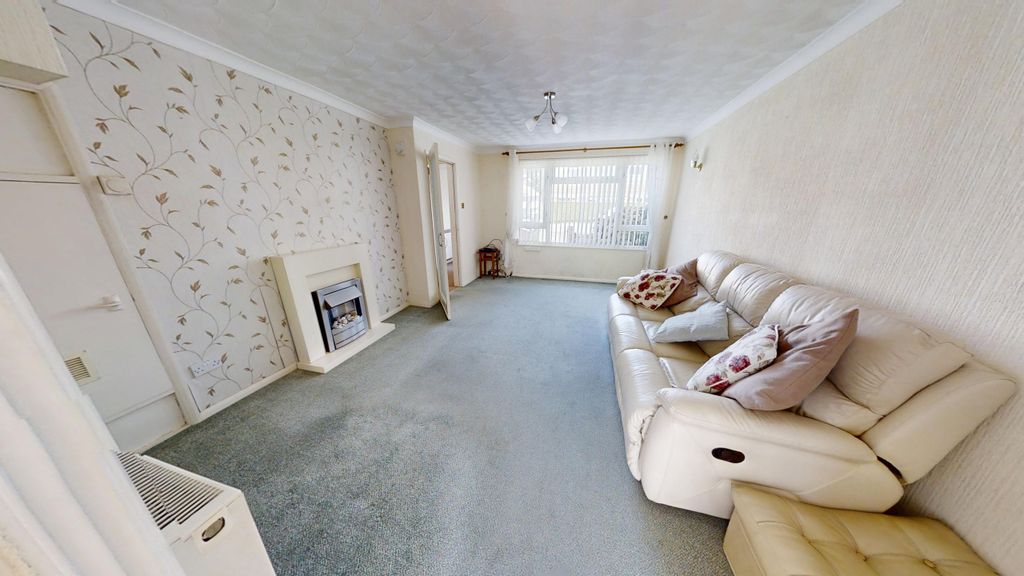 Property photo 2 of 13 Yeolands-Road-Portland-Dorset-UK-08252026_130552