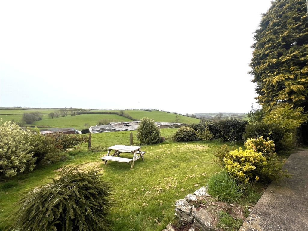 Property photo 3 of 11 Picture No. 13