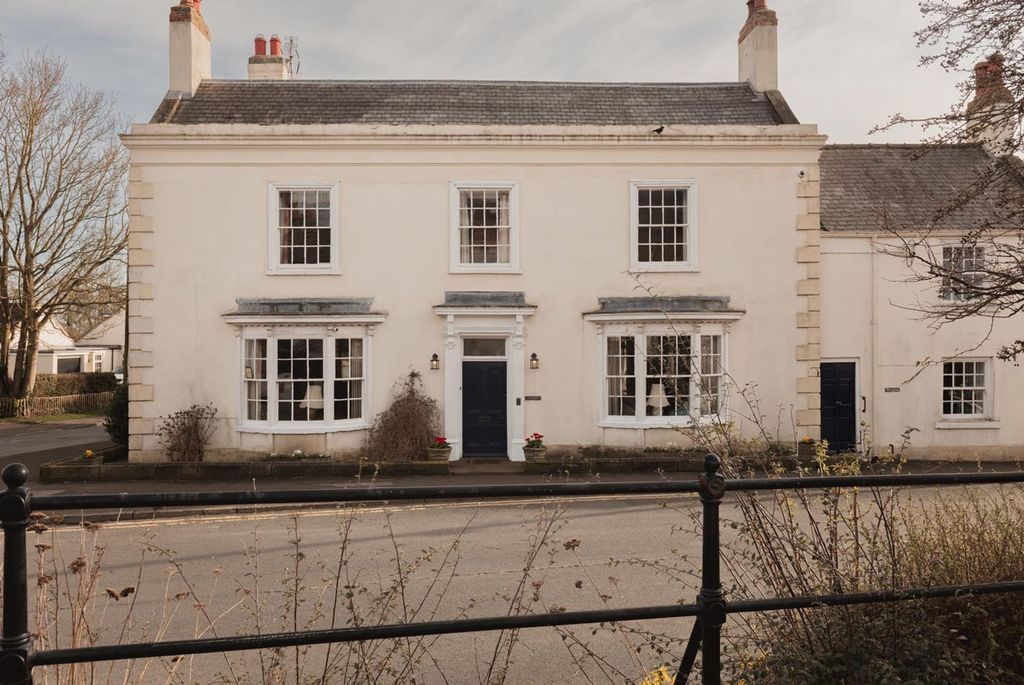 Property photo 1 of 31