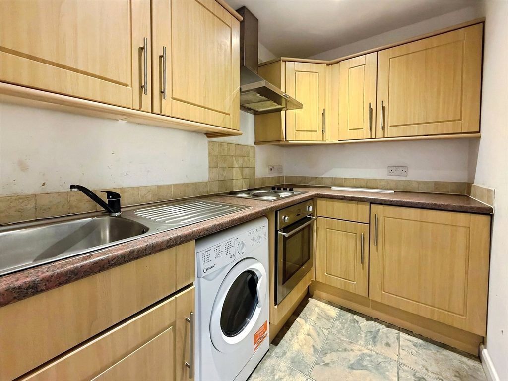 Property photo 3 of 8 Kitchen