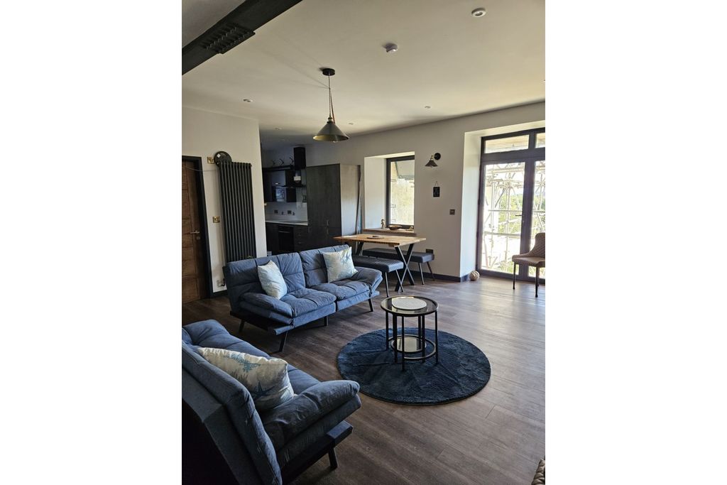 Property photo 1 of 5
