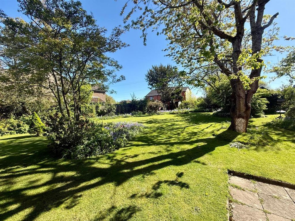 Property photo 2 of 32
