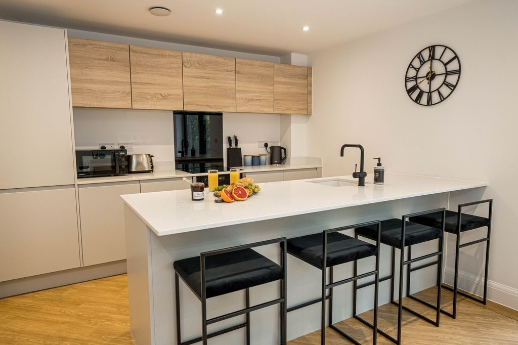 Property photo 3 of 18 Kitchen