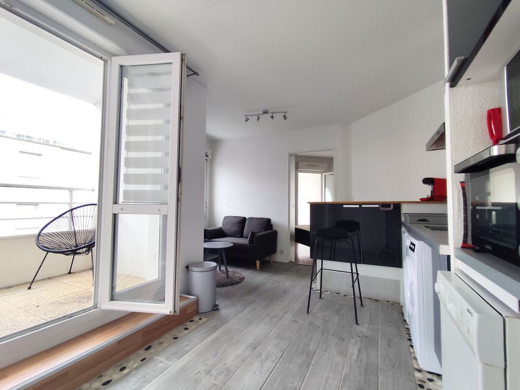Property photo 1 of 20 Two-Room Apartment Of 31 m2 With Terrace And Loggia + Secured Underground Parking, 10 Minutes From The Beach