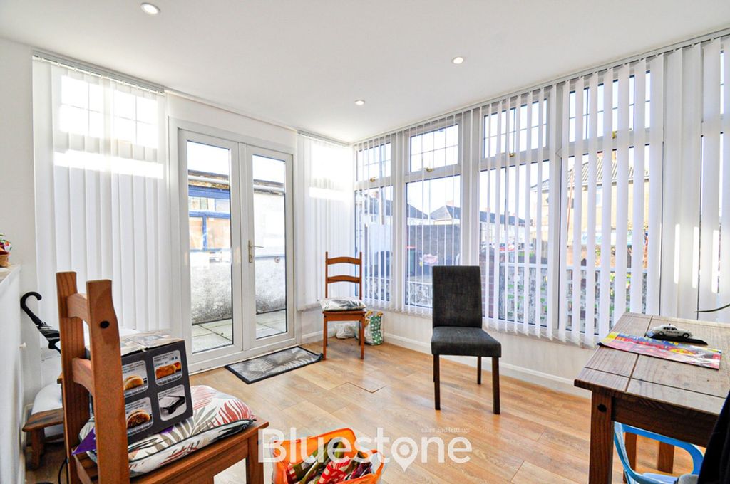 Property photo 2 of 22