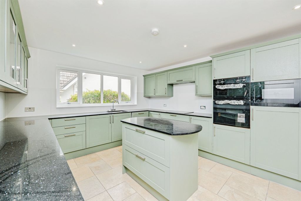 Property photo 3 of 32
