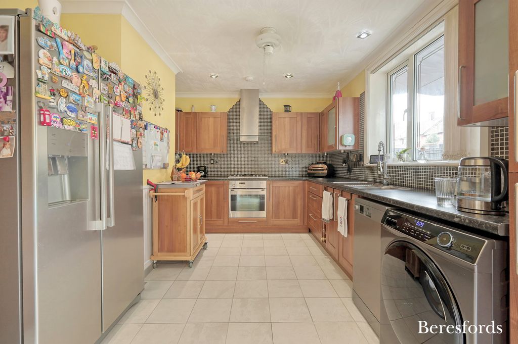 Property photo 2 of 21 Picture No. 24