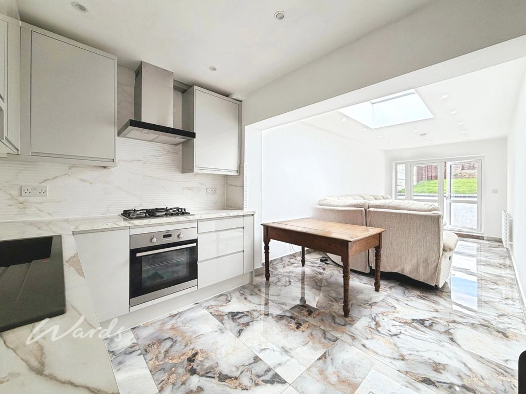 Property photo 2 of 12 Kitchen-Lounge