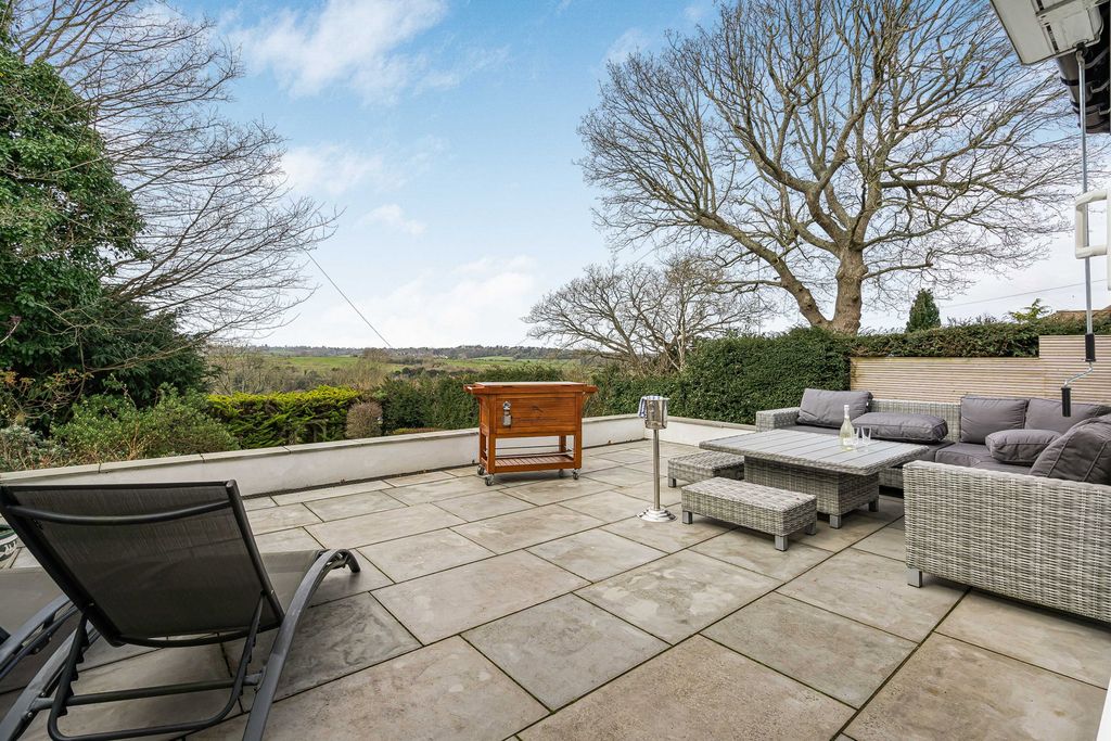 Property photo 2 of 27