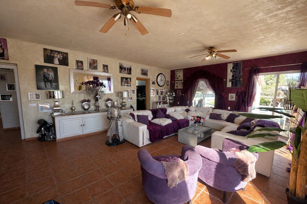 Property photo 3 of 50