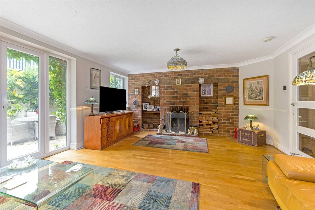 Property photo 2 of 14 Sitting Room