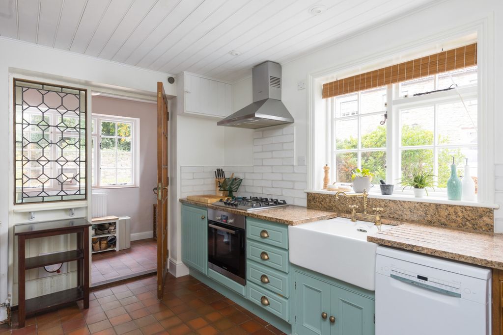 Property photo 2 of 24 4563434