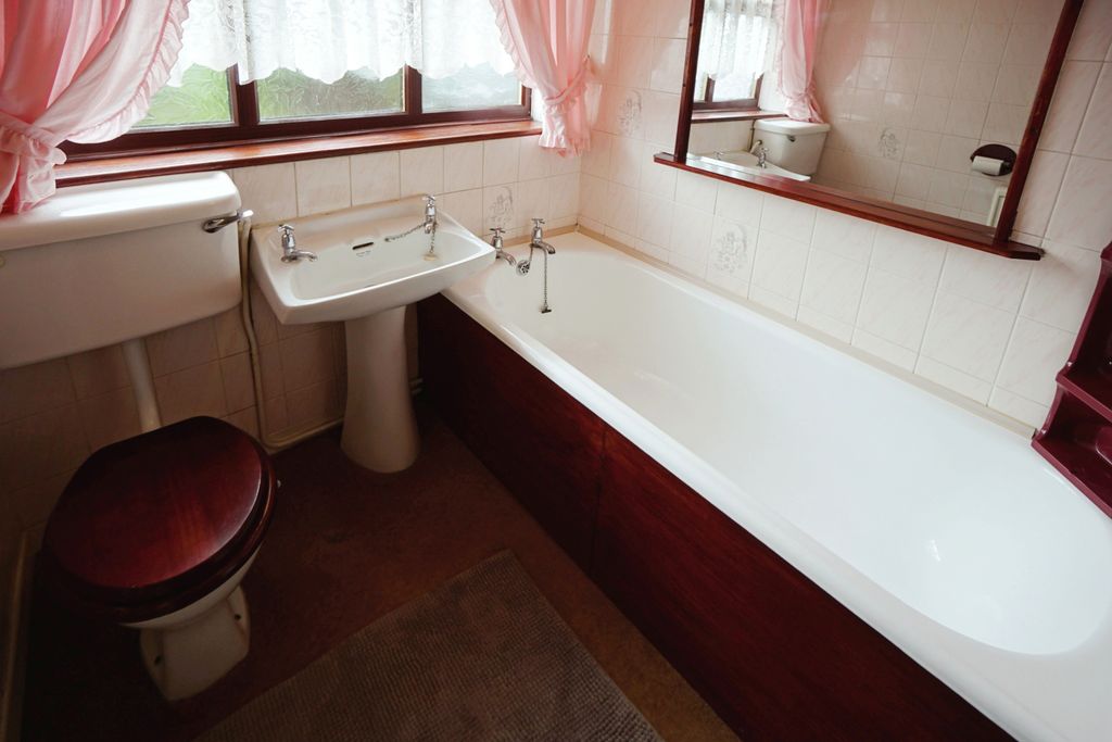 Property photo 3 of 15 Bathroom