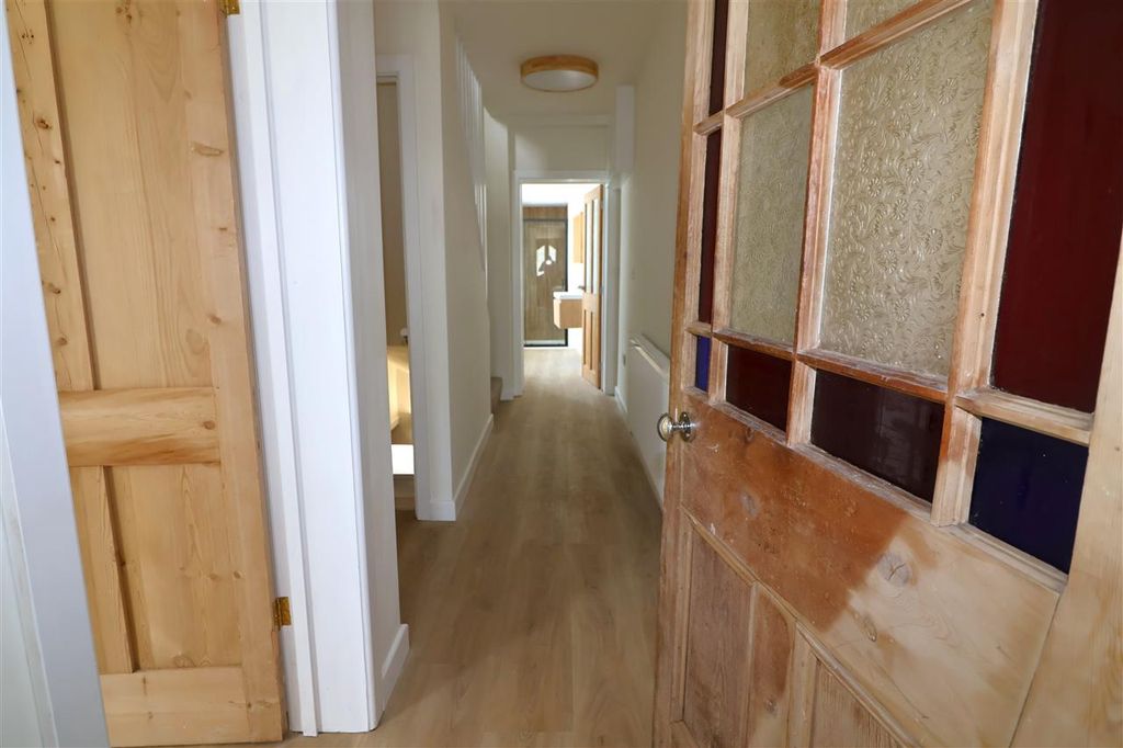 Property photo 2 of 14 Hallway