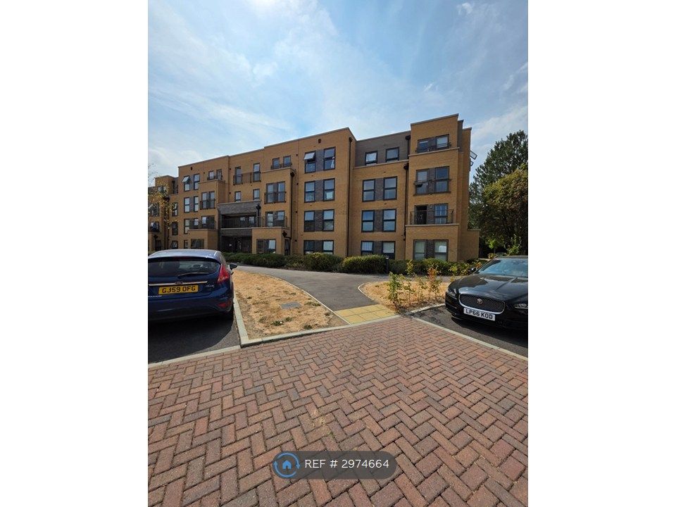 Property photo 1 of 7 A Flat With Spare Room In This Building