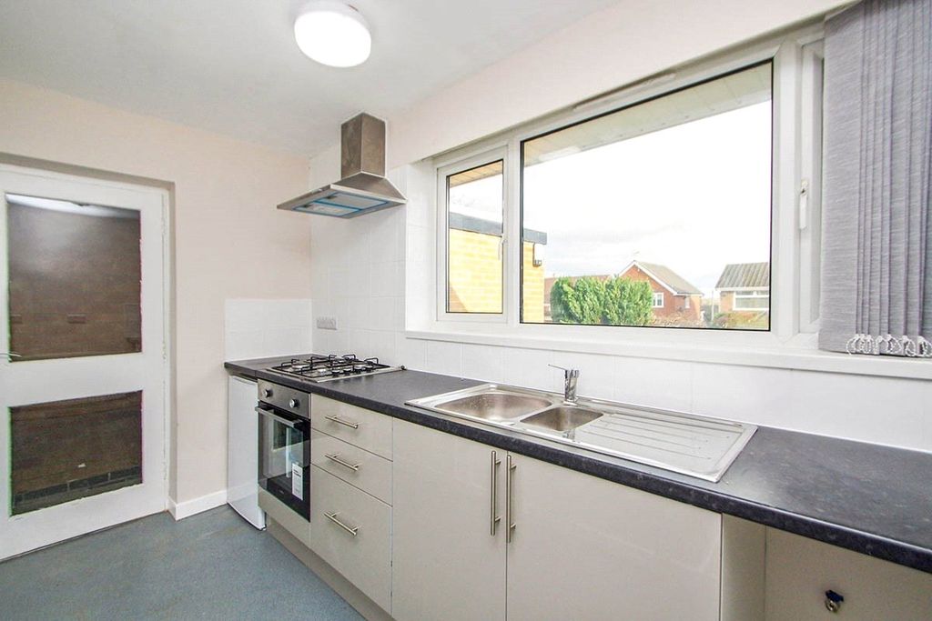 Property photo 3 of 8 Kitchen