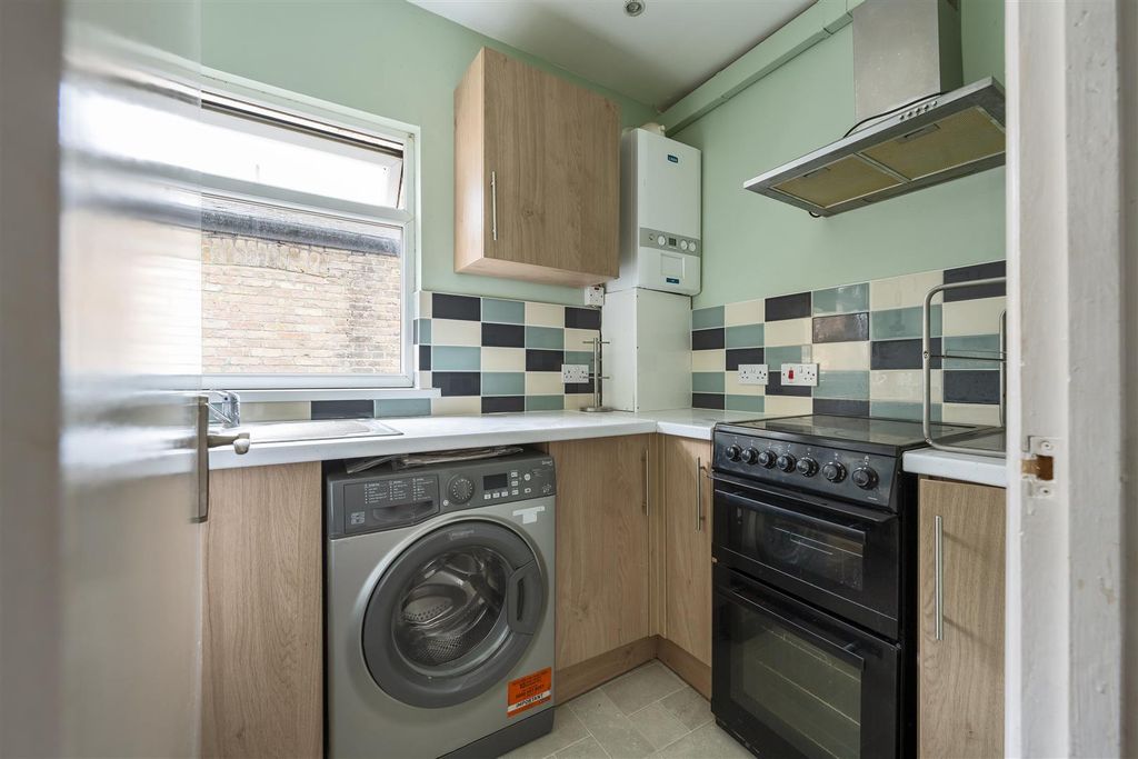 Property photo 2 of 10 Chingford Road